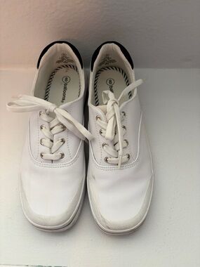 Vintage Balloons brand White Women's Lace-Up Sneakers - Casual Comfort
